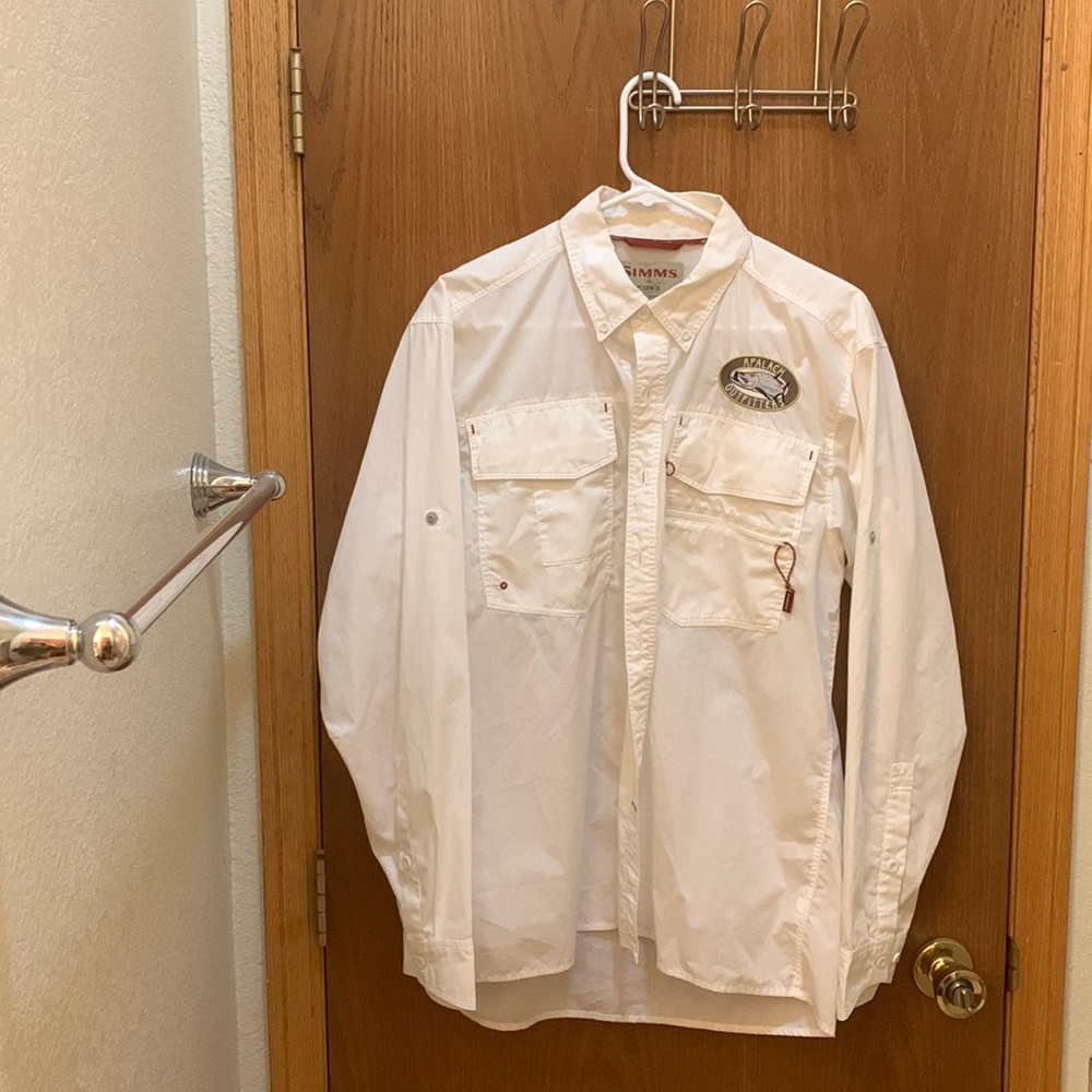Simms fishing collard dinner shirt. Size men’s medium. Color is white.
